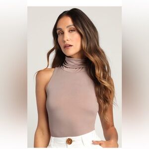 Lulus Taupe Sleeveless Turtleneck Top || Medium || NWOT